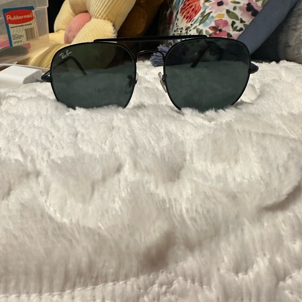 Black Raybans - Picture 2 of 3